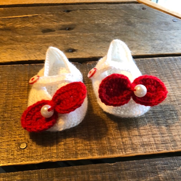 Handmade knitted red & white Dress with matching booties & headband - Picture 7 of 11